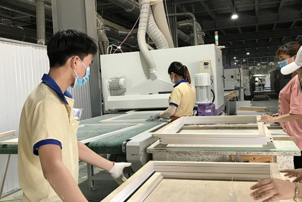 bán hàng vào khu chế xuất có chịu thuế gtgt