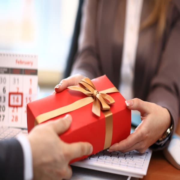 cách hạch toán hàng biếu tặng